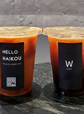 咖啡杯贴纸定制外卖饮品一次性黑色logo标签奶茶店杯子封口不干胶