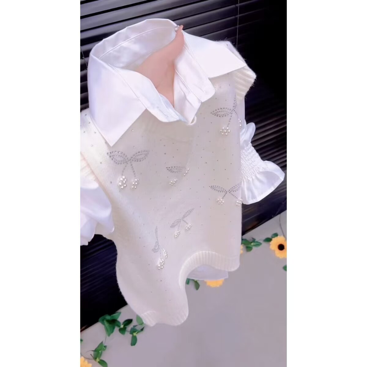 温柔甜美钉珠针织马甲+衬衫