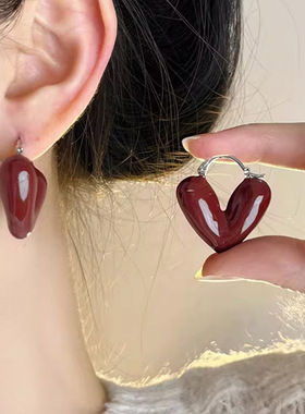白百何简冰同款爱心耳钉时尚通勤轻奢滴釉红色高级感美风爱心耳钉