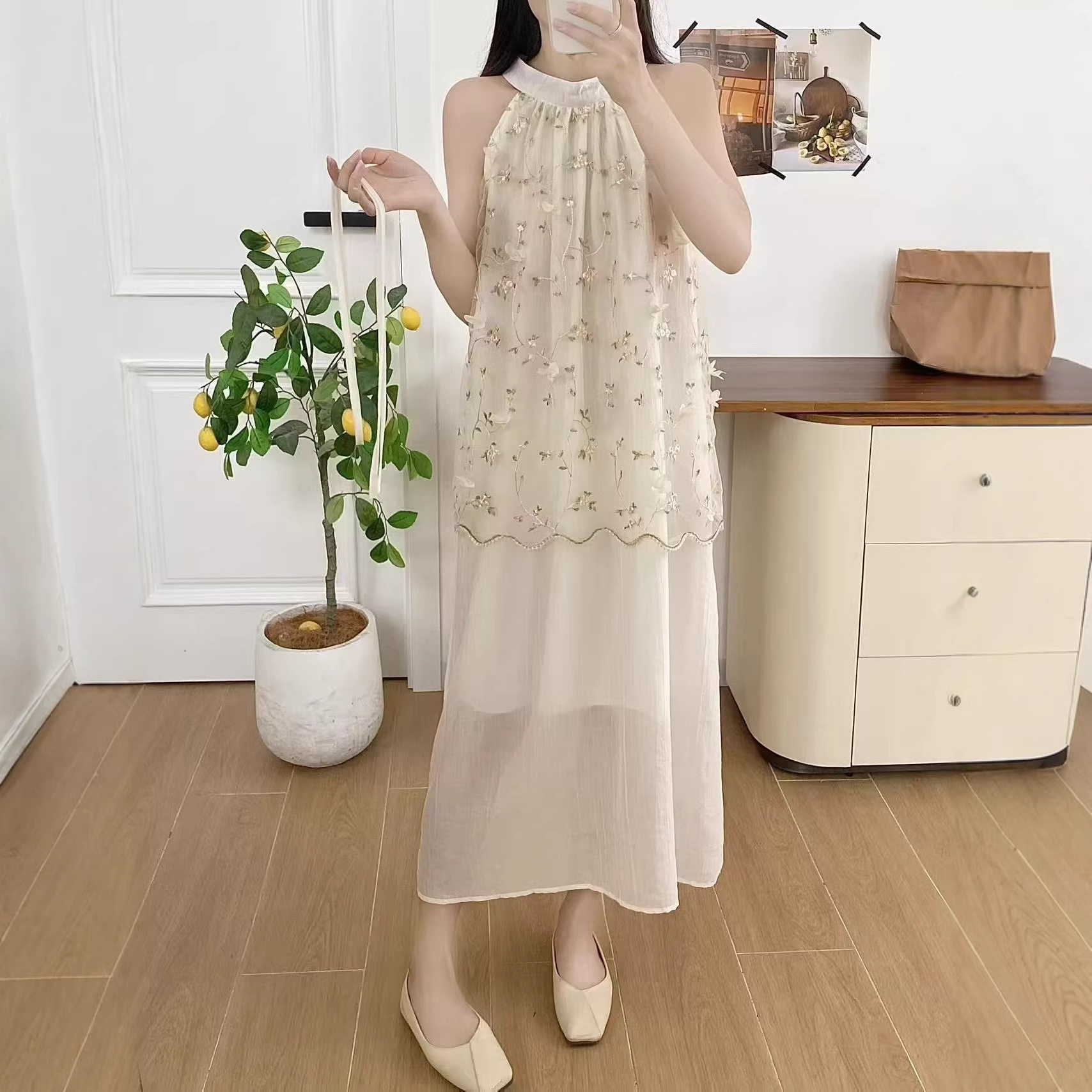 精美 夏季新款韩版范透气度假甜美风度假海边日常镂空纱裙吊带裙