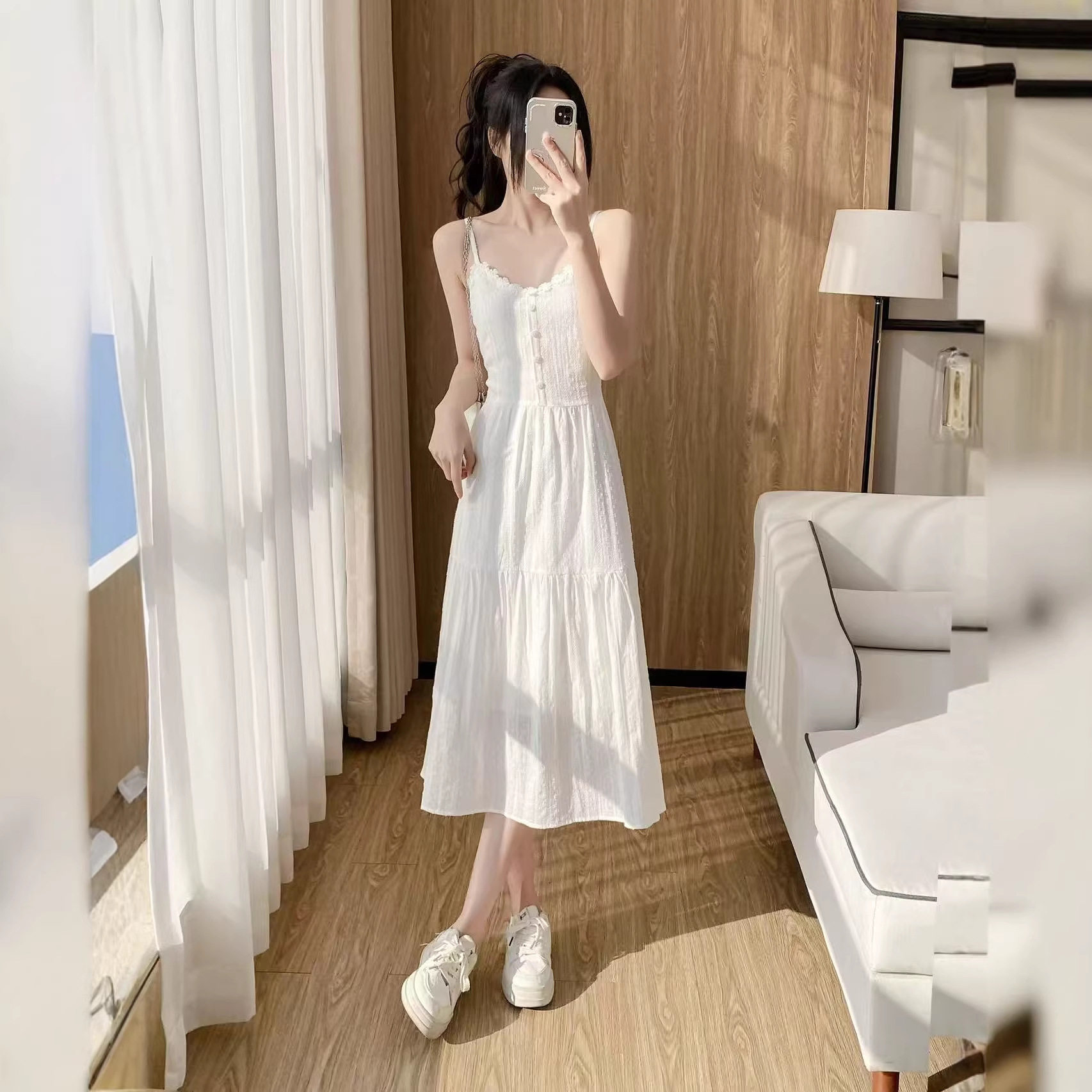 温柔风吊带连衣裙女夏季韩系绝美初恋小白裙修腰拼接a字沙滩长裙