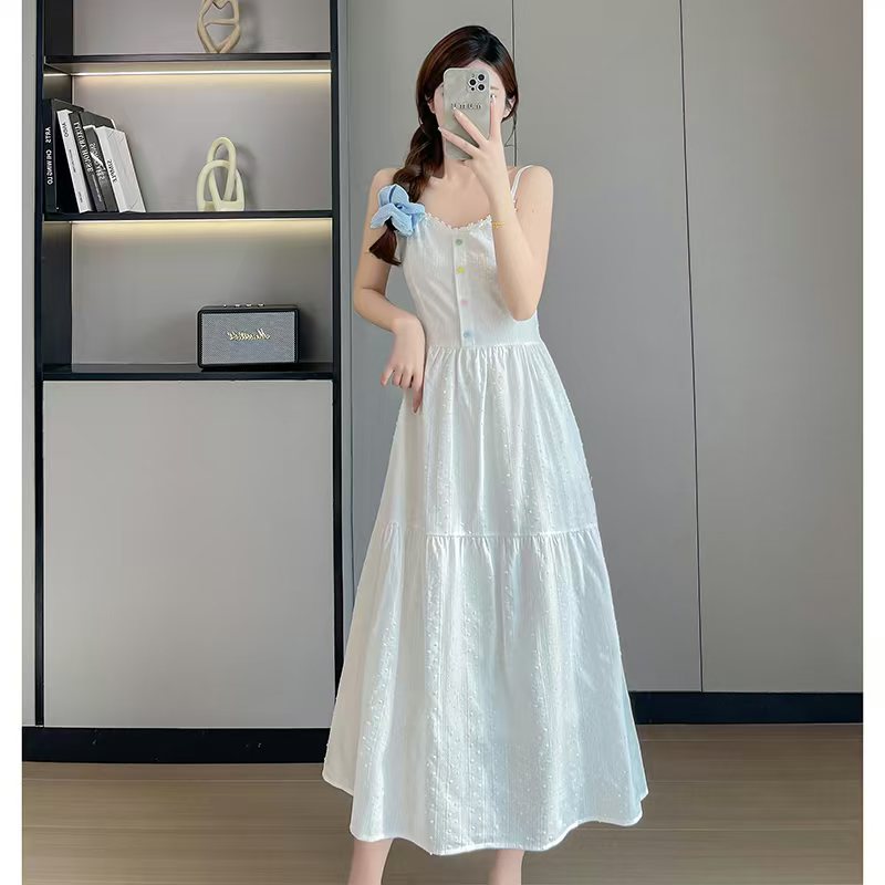 白色简约吊带连衣裙女2025秋季小个子高腰显瘦气质百搭中长款裙子
