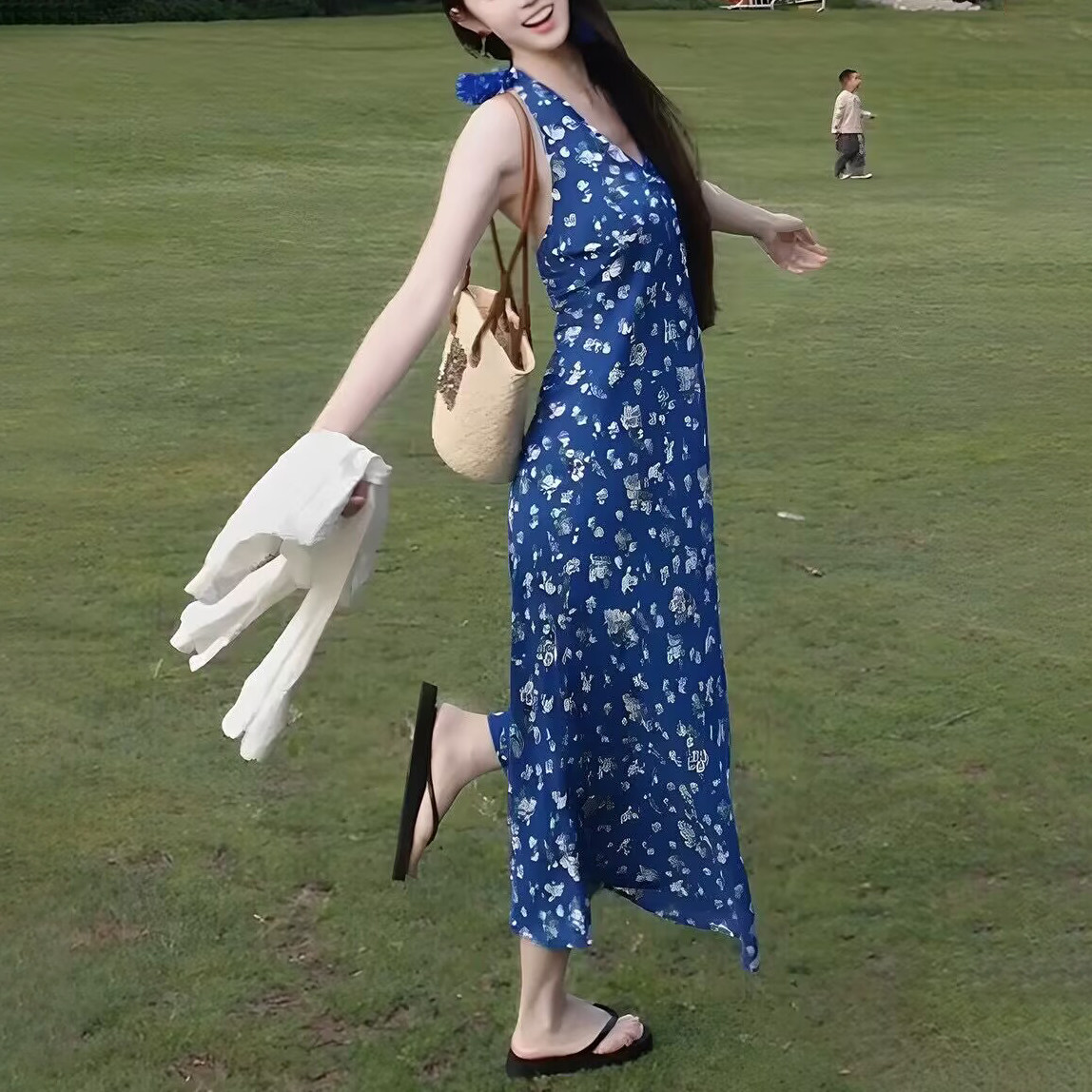 阿玛施同款专柜2025夏季新款优雅挂脖V领碎花露背连衣裙女