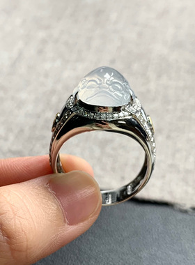 天然A货缅甸翡翠 金蟾戒指 尺寸16.6-14.1-7.5圈口 : 24内径 : 21