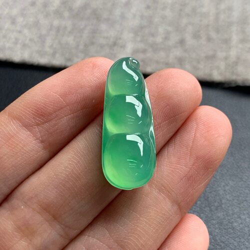 天然A货缅甸翡翠 福豆 尺寸 : 25.6-10.1-5