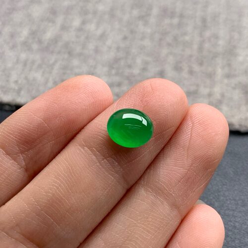 天然A货缅甸翡翠 蛋面 尺寸 : 8.2-7-3.4