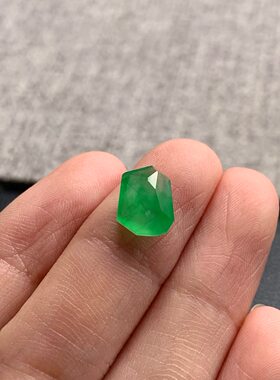 天然A货缅甸翡翠 切割 尺寸 : 9.9-7.5-4.2