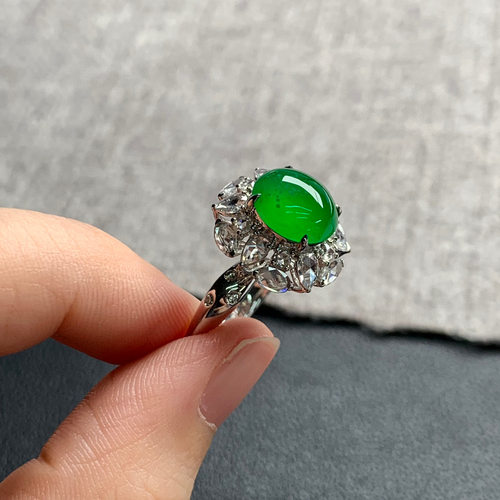 天然A货缅甸翡翠 蛋面戒指尺寸 :9.4-8.2-11.7内径 : 17圈口 : 14