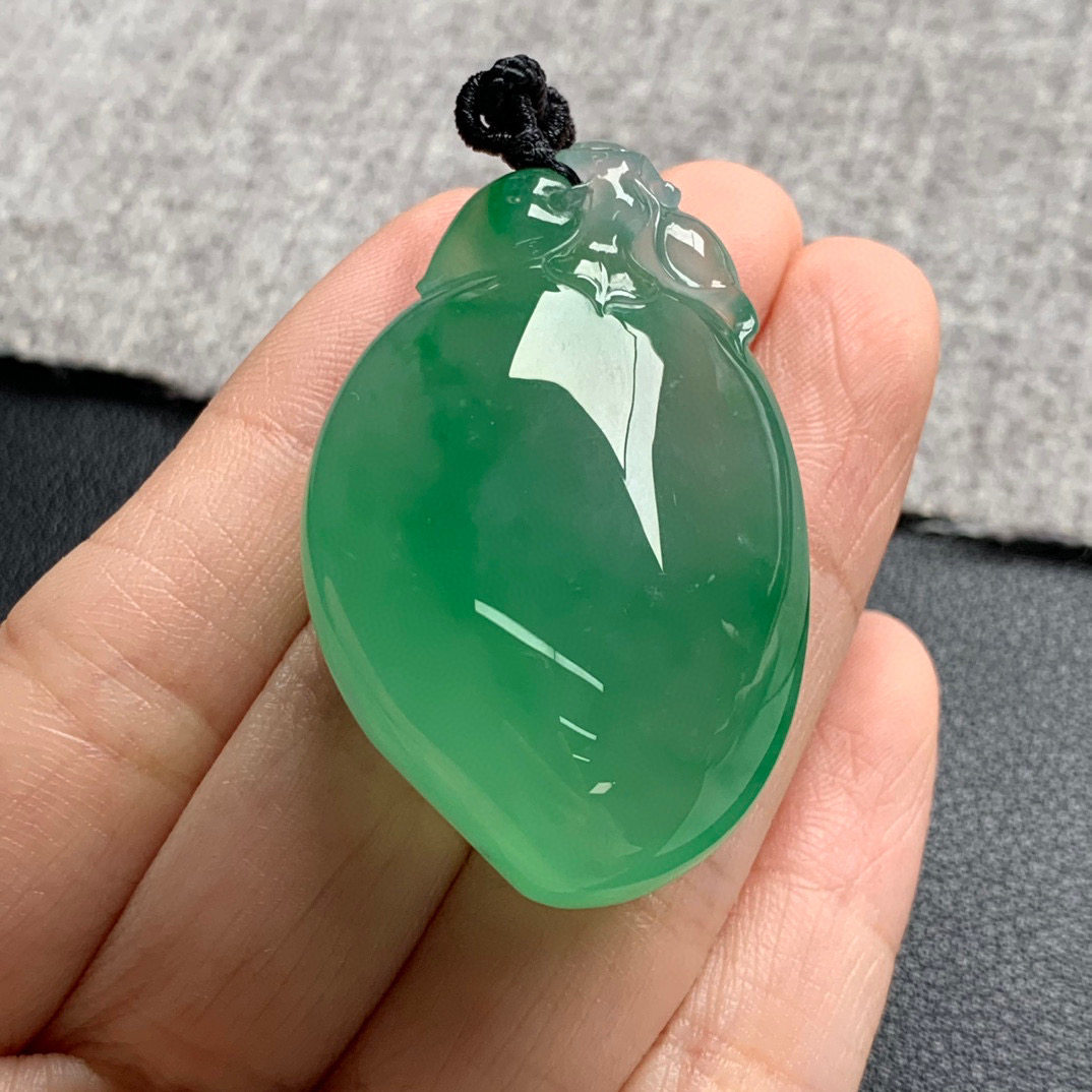 天然A货缅甸翡翠 福桃 尺寸 : 42-27.6-15.2
