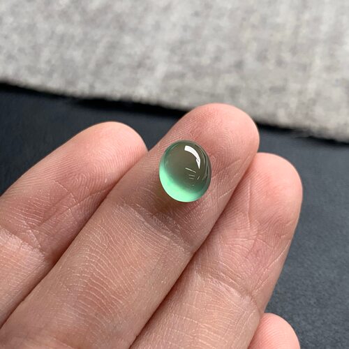 天然A货缅甸翡翠 蛋面 尺寸 : 8.2-6.8-4.6