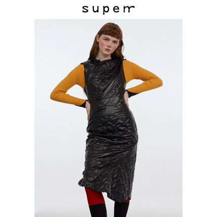 s u p e rr 2020/ss vol.20黑色夹棉爱割裙摆抽绳门襟无袖连衣裙