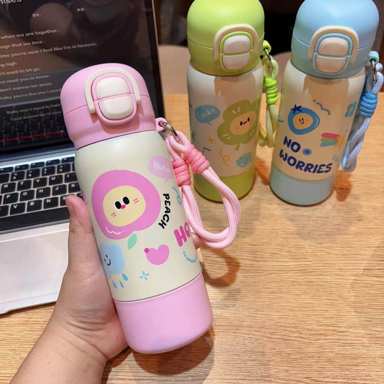 高颜值儿童保温杯女生可爱便携小学生上学专用吸管水杯书包侧兜