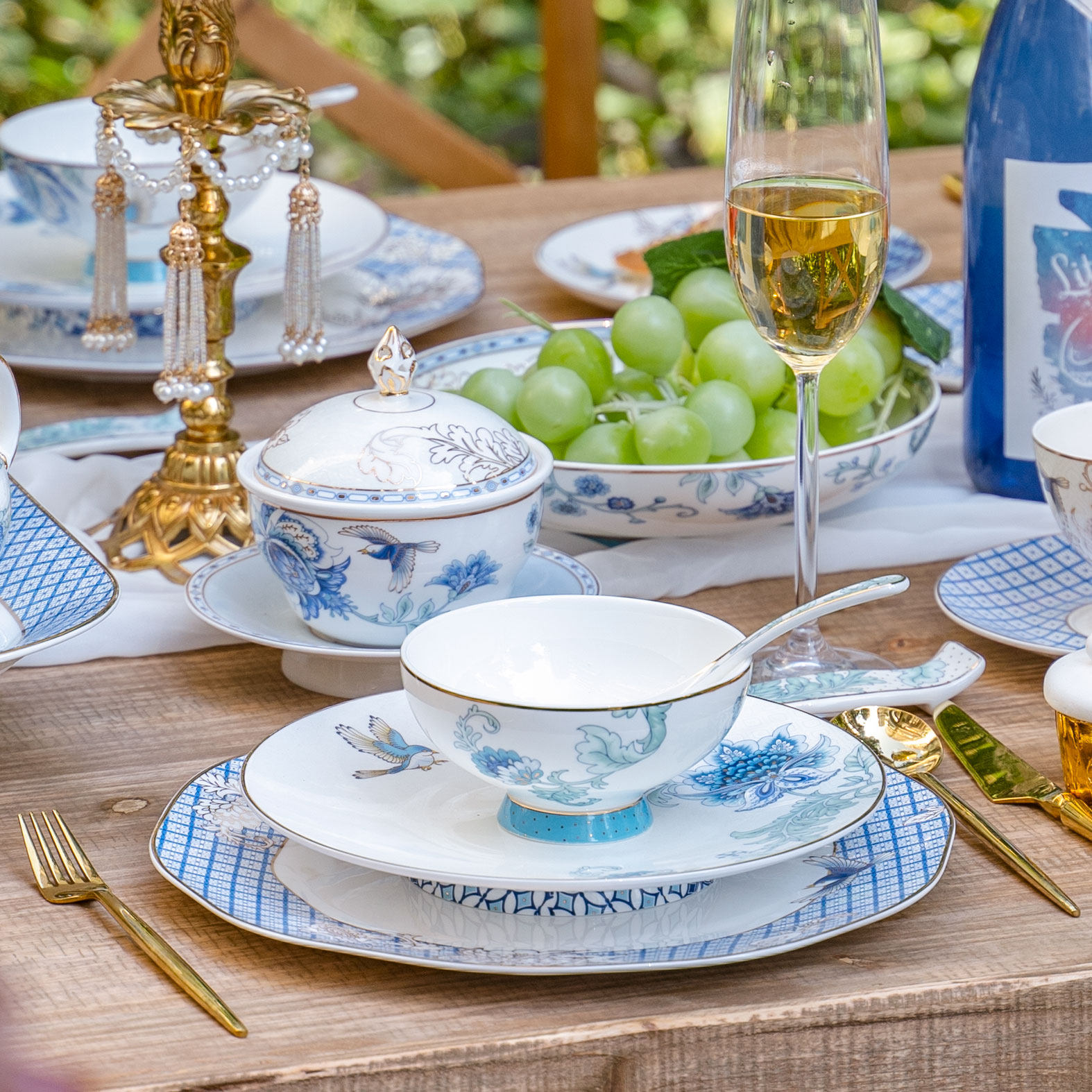 轻奢高颜值欧式碗碟组合家用乔迁陶瓷骨瓷餐具套装高档吃饭碗盘子