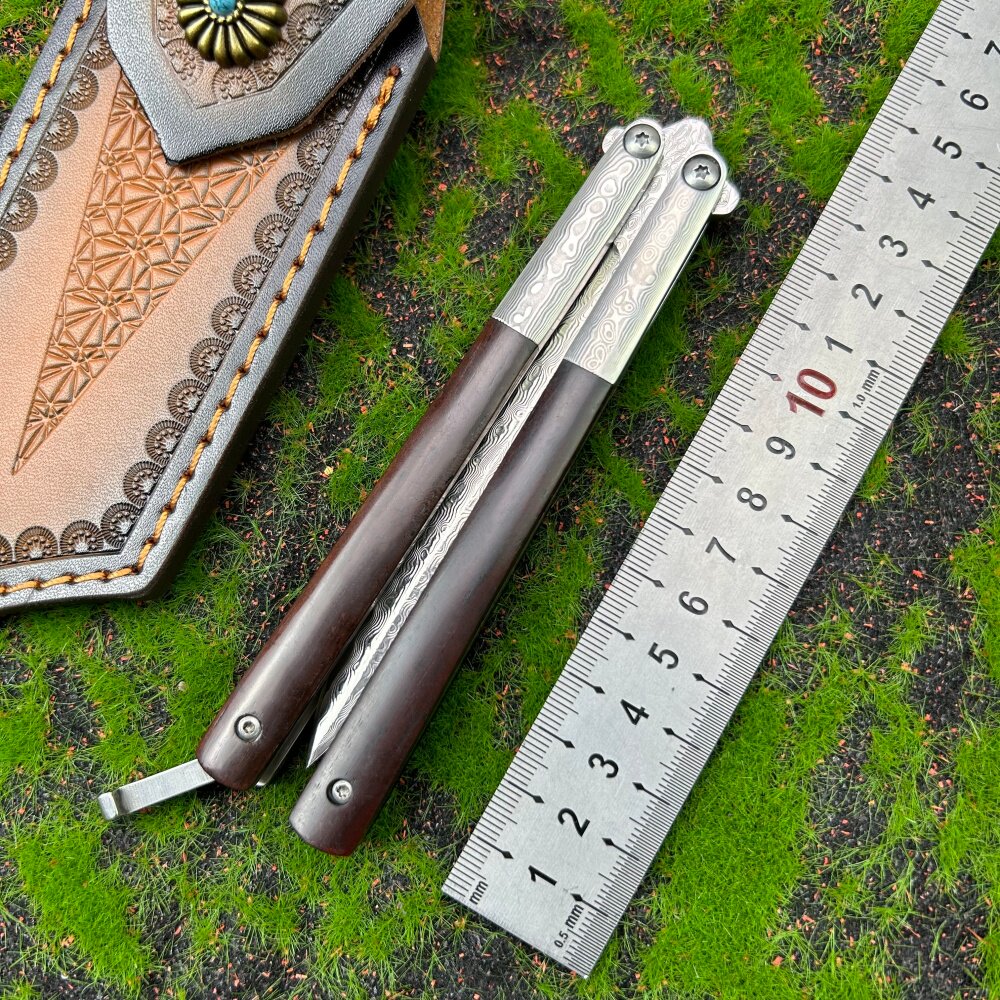 大马士革蝴蝶刀檀木手柄夹钢高硬度户外标准版本折叠甩手刀未开刃