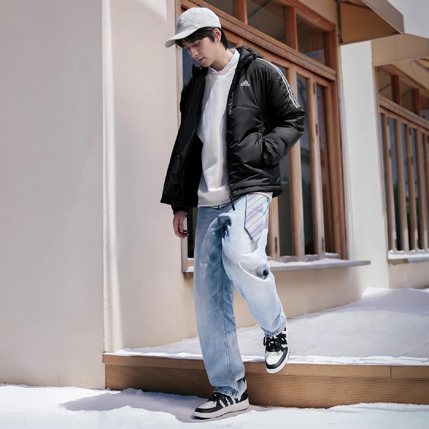 阿迪达斯三条纹连帽保暖运动棉服