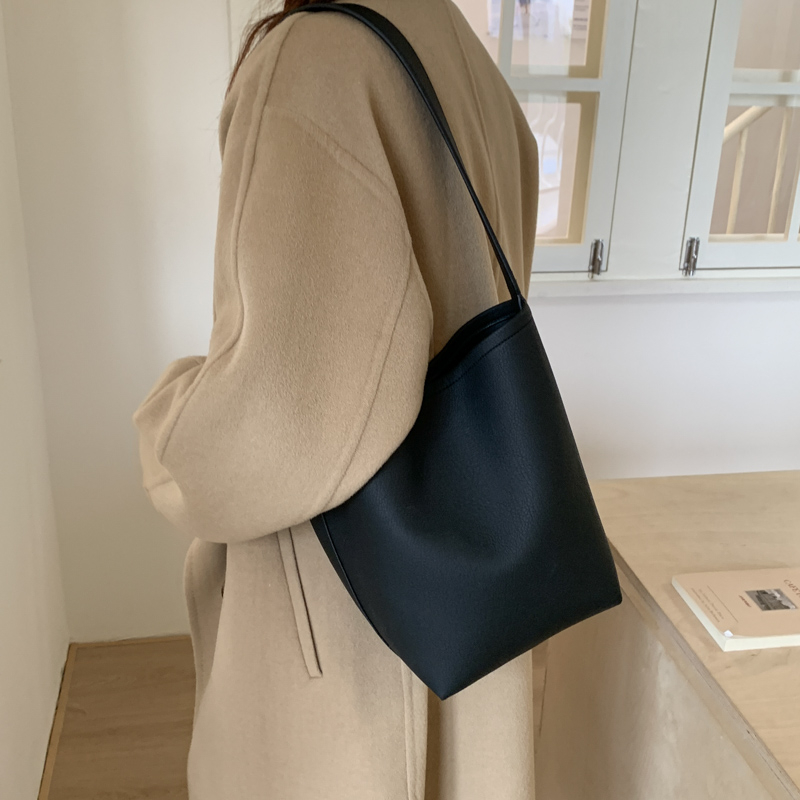 THE COLE新品托特包女大容量简约水桶包松弛单肩手提包百搭通勤包