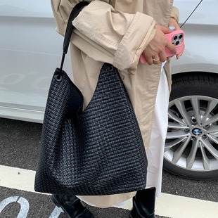 THE 小众托特包休闲大容量腋下包通勤包 COLE复古编织包包女式 新款