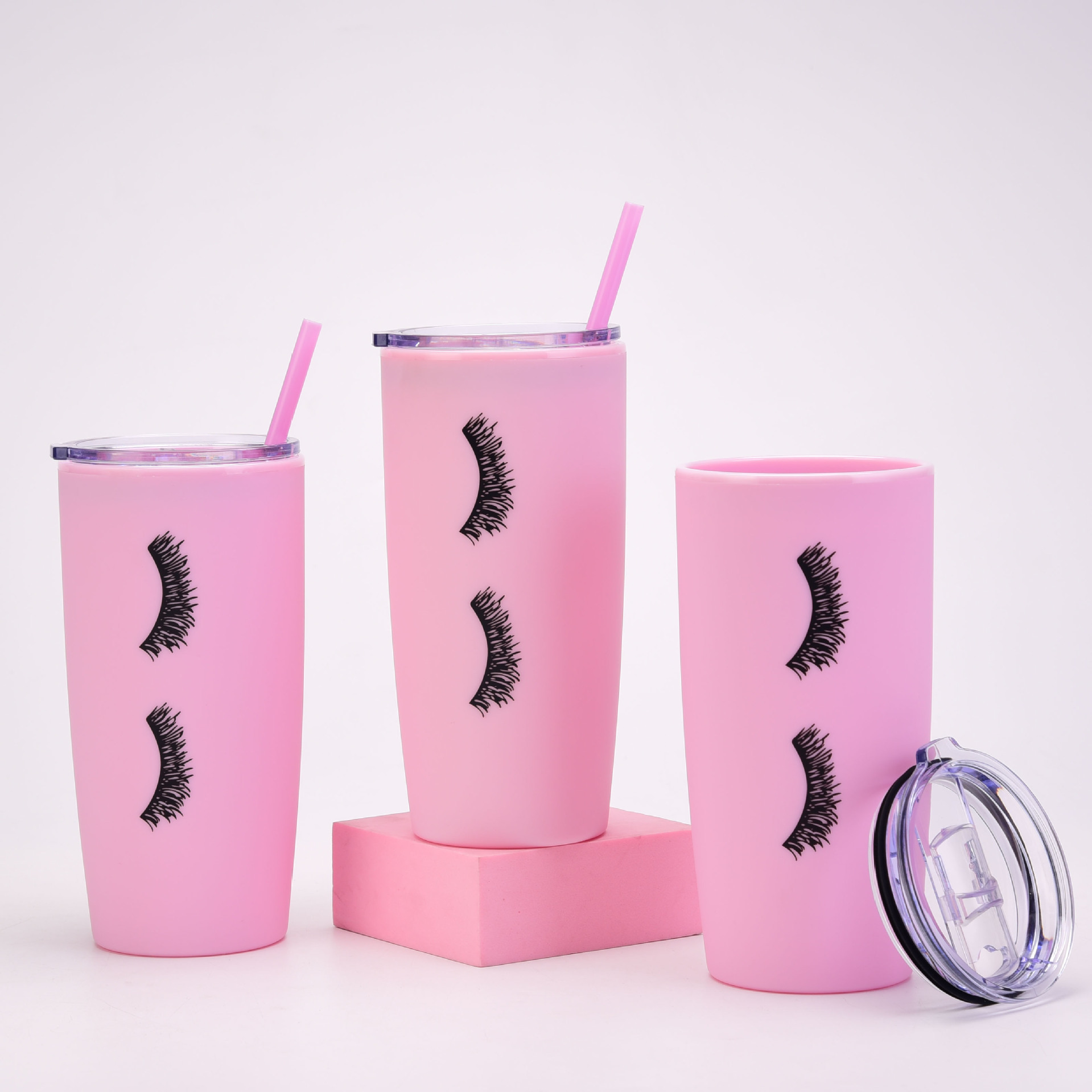 2025新款20oz双层塑料杯女士粉色眼睫毛车载水杯自拍创意吸管杯