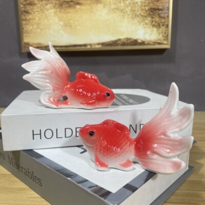 HOLDE陶瓷红白渐变金鱼摆件