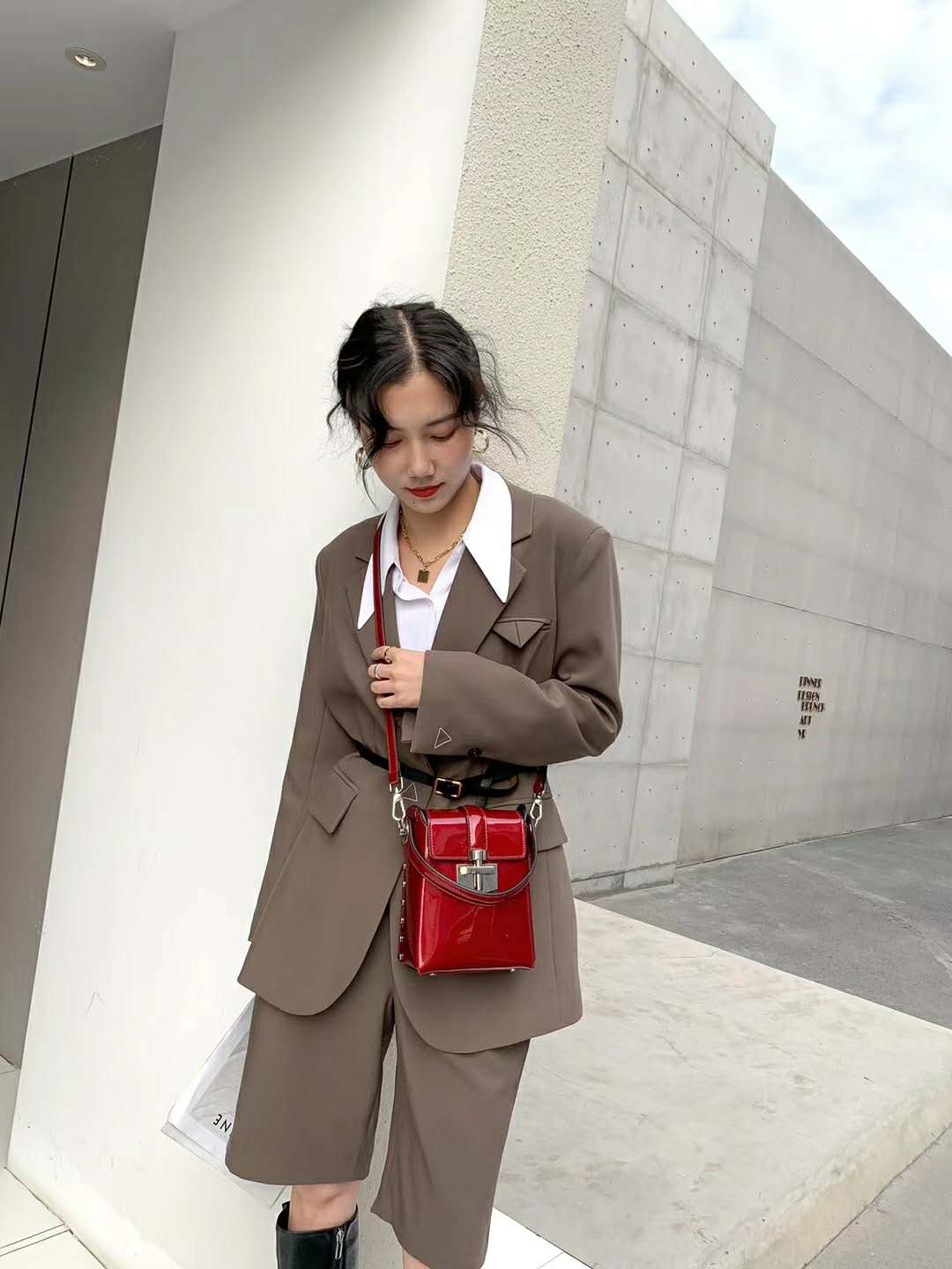 2021新款欧美时尚真皮斜挎单肩包女简约百搭牛皮漆皮柳钉手提包潮