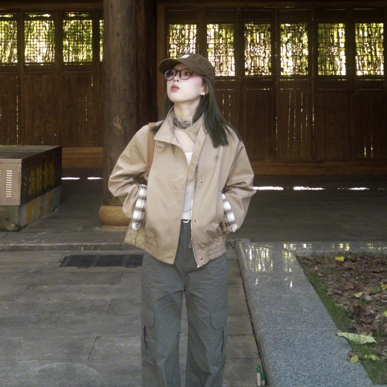 2025巨好看的韩系短款风衣外套女款秋季英伦风撞色格纹设计感夹克