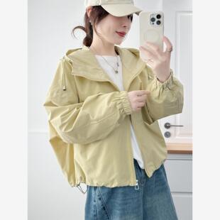 减龄巨好看短款冲锋衣外套女2025新款今年流行爆款春秋小个子上衣