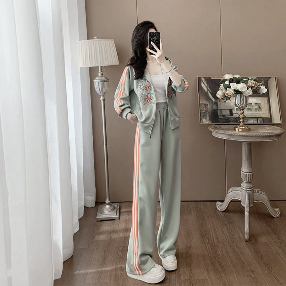 品牌高端运动休闲套装女春装宽松显瘦减龄刺绣连帽卫衣卫裤两件套