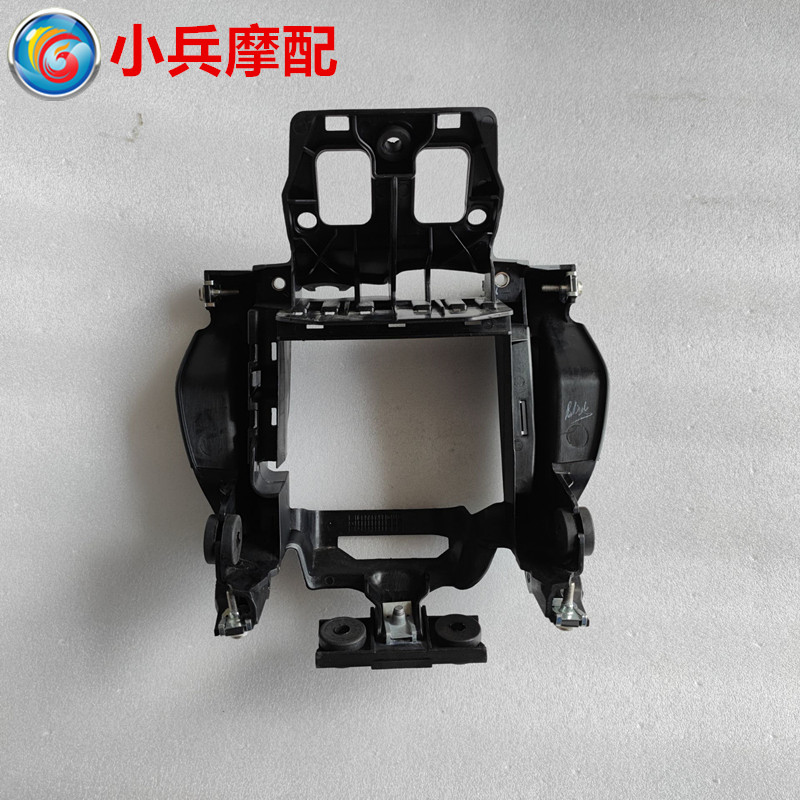 宝马310前大灯支架导流罩支撑