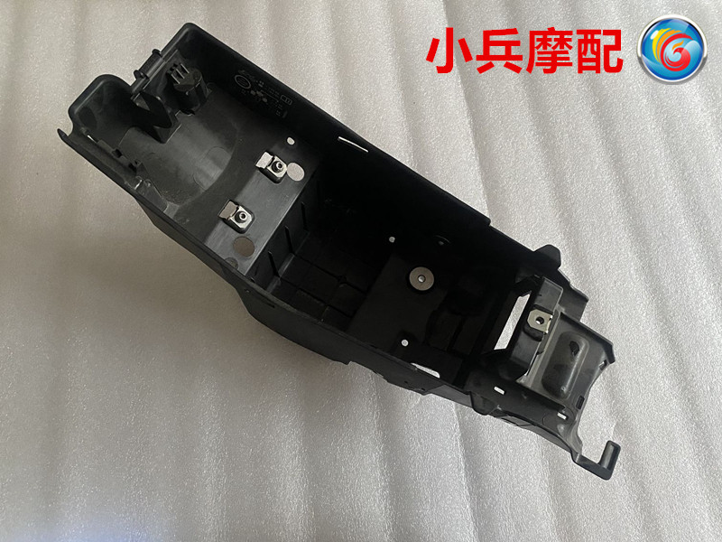 宝马G310R摩托车电瓶盒装电池盒