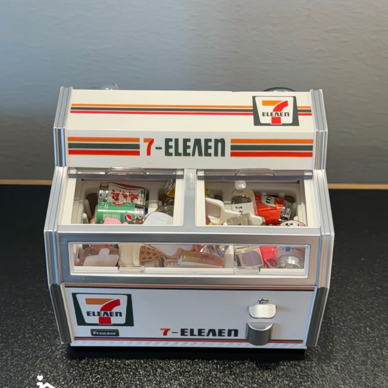 爆款711微缩卧式小冰柜冰箱贴可开灯迷你冰箱家饰软装搭配套装,模玩/动漫/周边/娃圈三坑/桌游,动漫水杯/居家/百货,淘宝优惠券,粉丝福利购,淘宝优惠卷