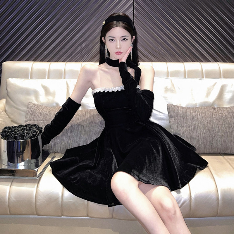 蕾丝拼接裹胸收腰显瘦丝绒连衣裙