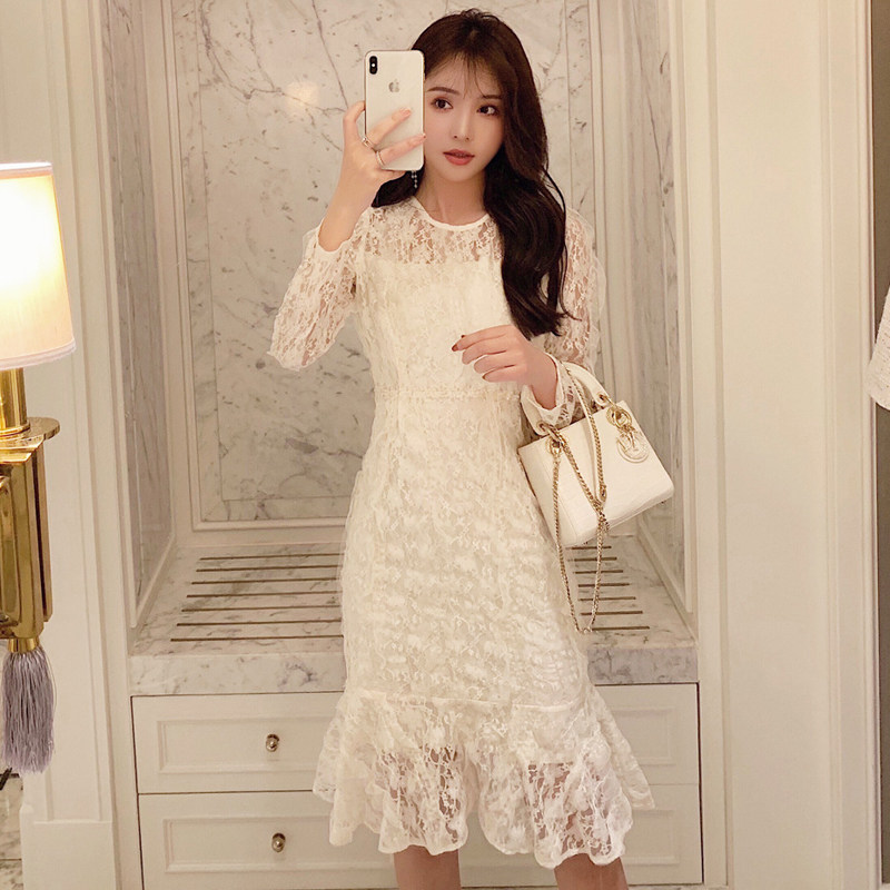 法式名媛气质赫本风白色蕾丝连衣裙圆领长袖修身显瘦荷叶边鱼尾裙