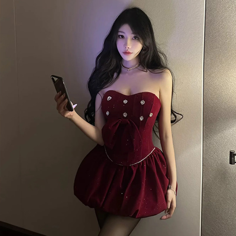 千金风抹胸钻扣收腰显瘦连衣裙女