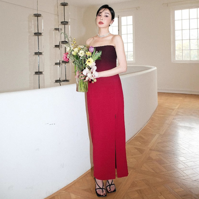 过火红色渐变抹胸连衣裙女高级感小众长裙敬酒服订婚晚宴聚会礼服