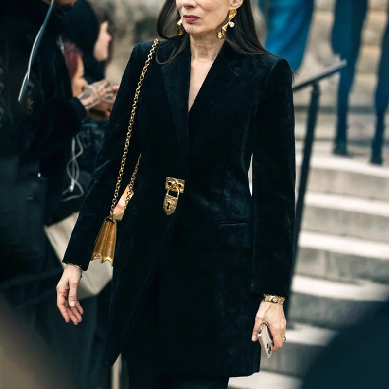 法式高级感黑色丝绒西装女长袖金属锁扣中长款通勤百搭西服外套潮
