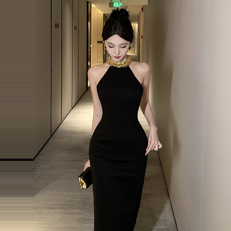 气质名媛风金属链挂脖式中长款修身包臀晚宴聚会礼服黑色连衣裙女