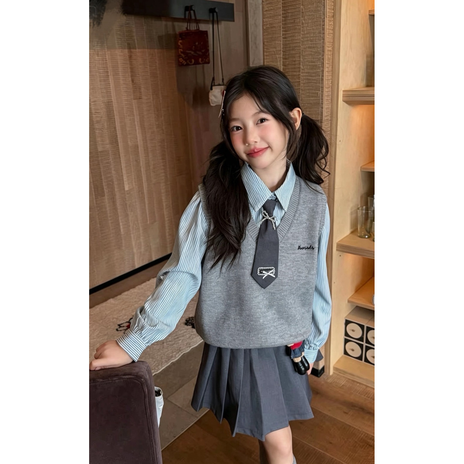 韩系女童学院风套装2026秋季新款儿童装衬衫针织马甲领带百褶裙子