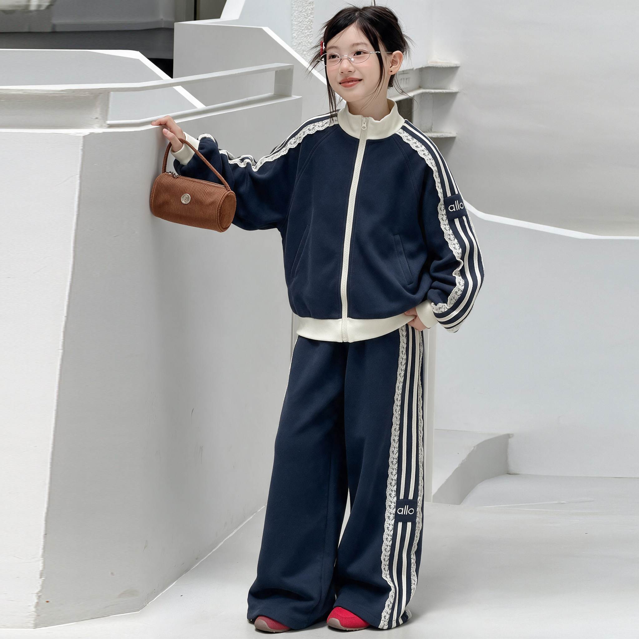 韩系女童秋装运动套装2026新款时髦女孩蕾丝拉条开衫阔腿裤两件套
