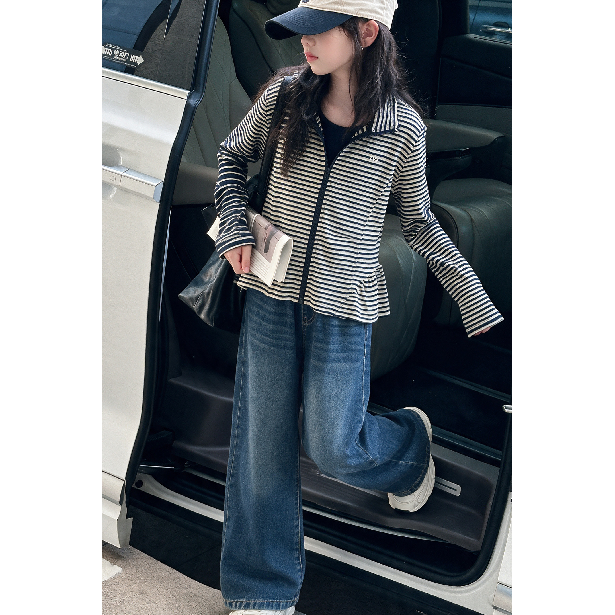 女童条纹外套打底衫牛仔裤套装2026春秋新款中大童时尚显瘦三件套