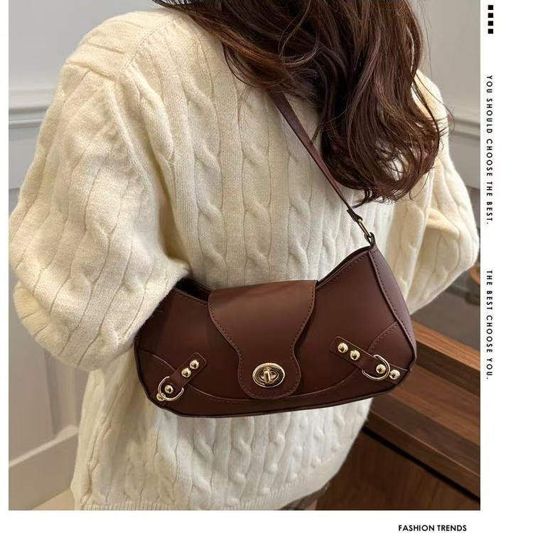 复古铆钉辣妹女士2025新款设计感机车风个性锁扣腋下单肩斜挎包包