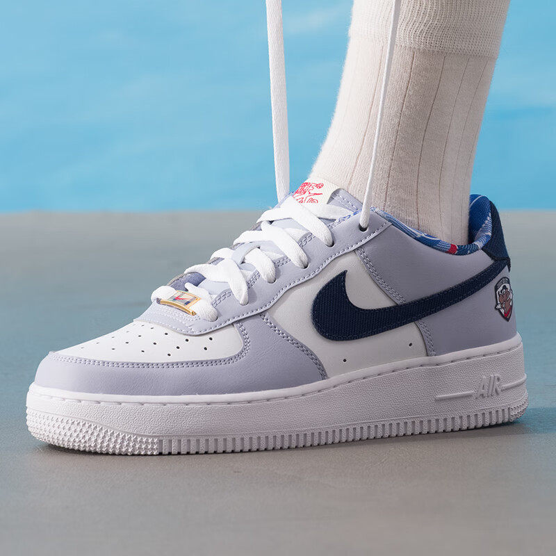 耐克女大童低帮AIRFORCE1板鞋