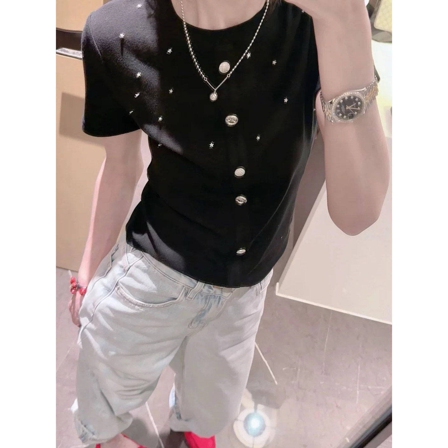 欧货正肩纽扣设计圆领短袖女2026早春修身百搭洋气钉珠螺纹棉上衣,女装/女士精品,T恤,淘宝优惠券,粉丝福利购,淘宝优惠卷