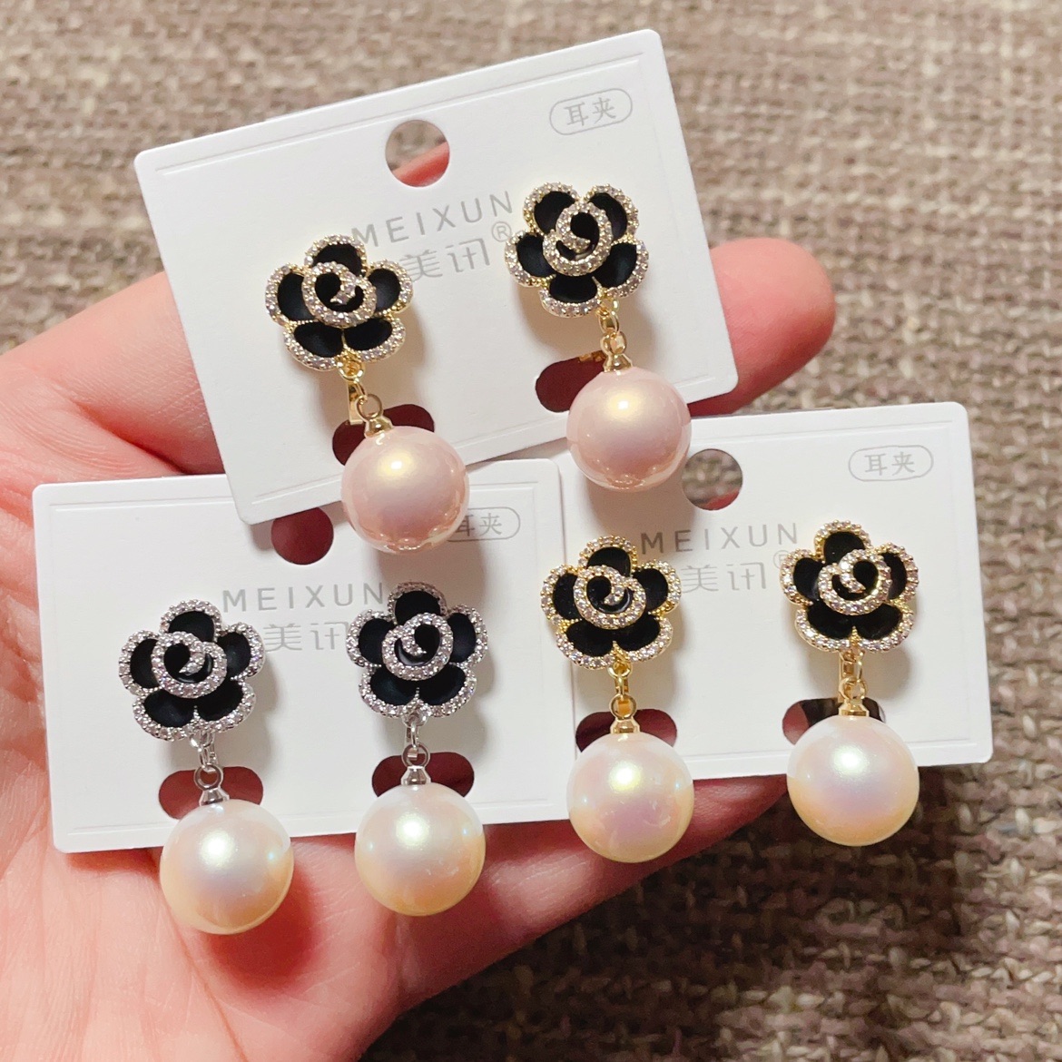 美讯耳饰新款微镶珍珠烤漆山茶花时尚耳夹无耳洞女百搭气质潮