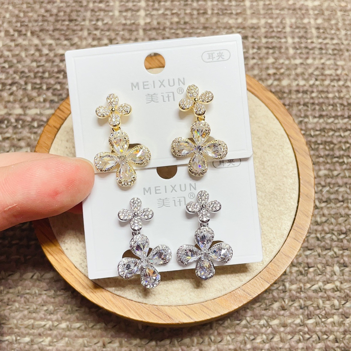 美讯耳饰新款小轻奢花朵时尚耳夹女无耳洞百搭气质优雅潮