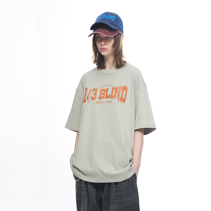 支线异形字母logo设计印花圆领