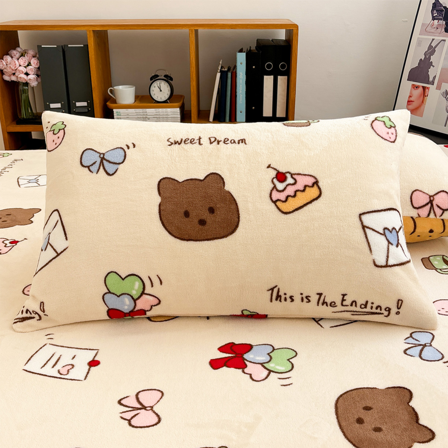 唐朝一只鱼牛奶绒信封小熊枕套