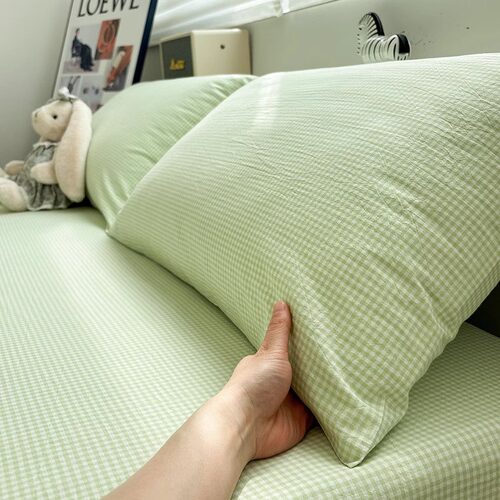 唐朝一只鱼水洗棉迷你浅绿格枕套