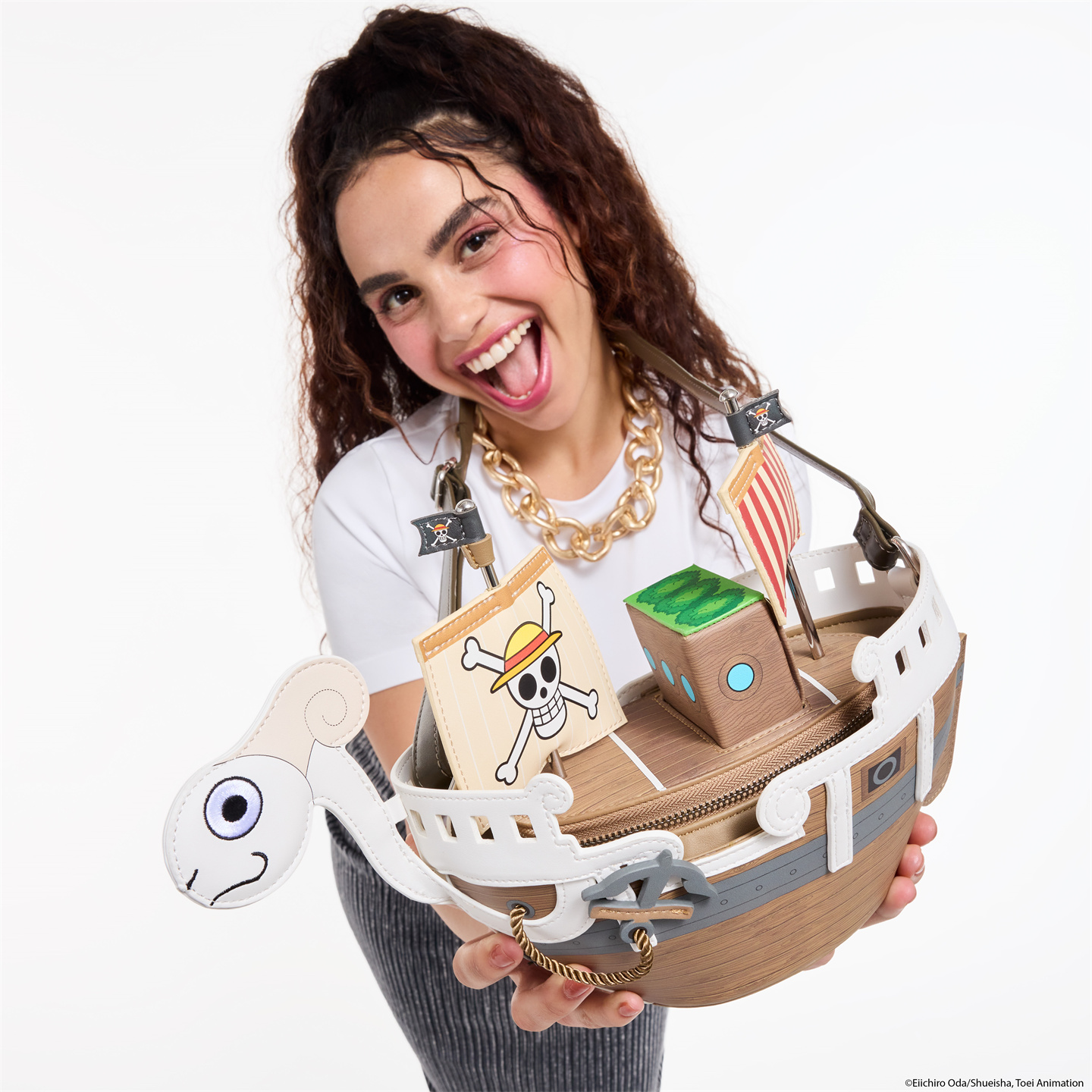 代购loungefly海贼王SDCC限量版黄金梅丽号模型时尚单肩斜挎包痛