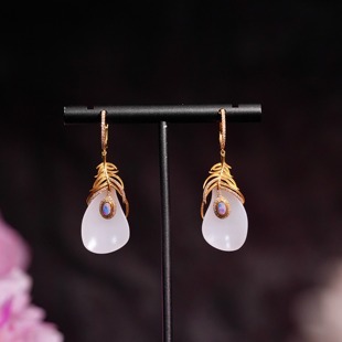 新疆和田白玉耳环18k金凤凰翎欧珀镶嵌羽毛款女款耳饰