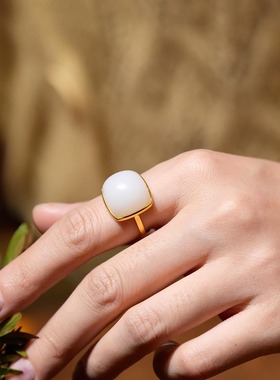 18k金镶嵌新疆和田玉白玉方形戒指女款时尚简约百搭